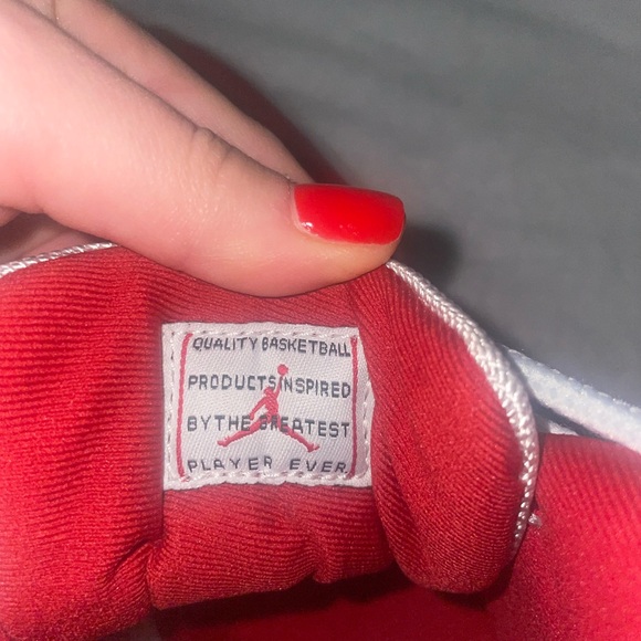 Jordan 11 Cherry Retro - Picture 3 of 5